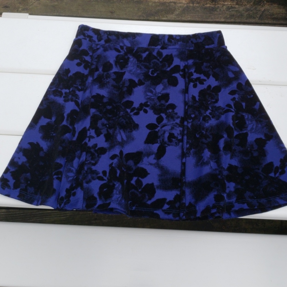 rue 21 A line skirt perfect for the holidays!! - Picture 3 of 3